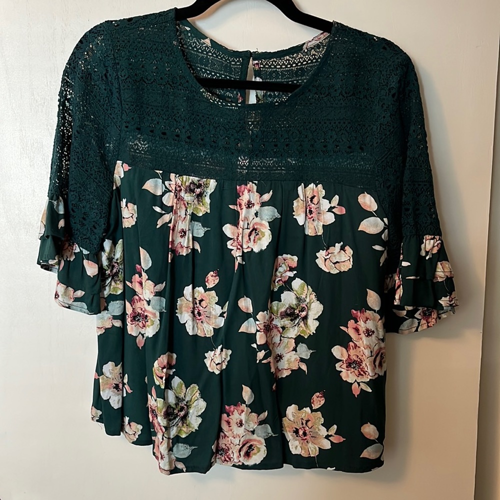 Good condition! Size Medium xhilaration top